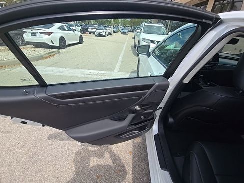 Used 2024 Lexus ES 350 w/ Premium Package image 23