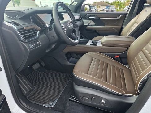 Used 2026 GMC Acadia Denali Ultimate FWD image 10
