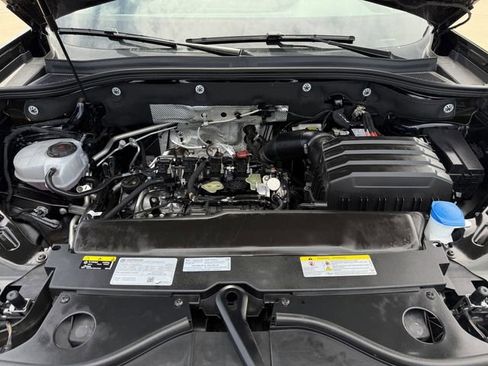 Used 2025 Volkswagen Atlas SE image 32