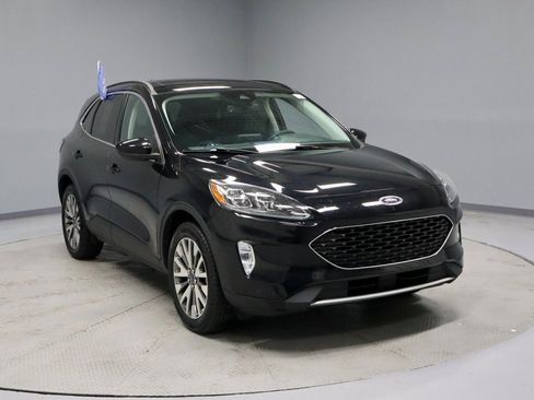 Certified 2022 Ford Escape Titanium w/ Class II Trailer Tow Package image 1