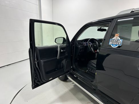 Used 2018 Toyota 4Runner SR5 Premium image 22