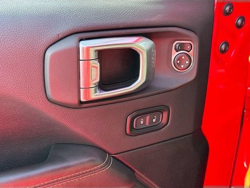 Used 2024 Jeep Wrangler Unlimited Sahara AWD/4WD image 18