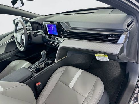 Used 2025 Toyota Camry SE image 28