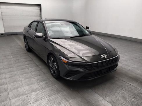 Used 2025 Hyundai Elantra Limited FWD image 13