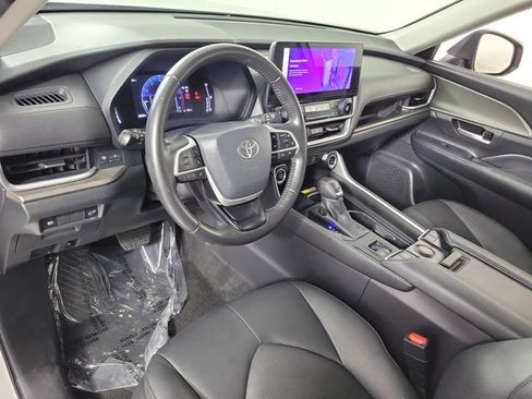 Used 2025 Toyota Grand Highlander AWD image 19