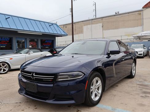 Used 2016 Dodge Charger SE RWD image 3