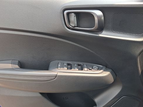 Certified 2023 Hyundai Venue Limited FWD image 12