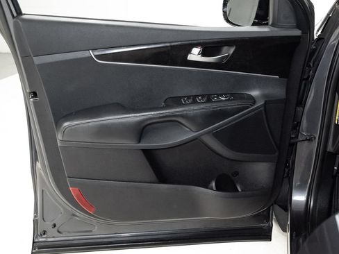Used 2016 Kia Sorento FWD image 9