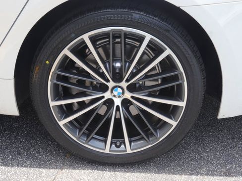 Used 2021 BMW 530i w/ Premium Package RWD image 36
