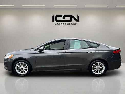 Used 2019 Ford Fusion SE FWD image 2