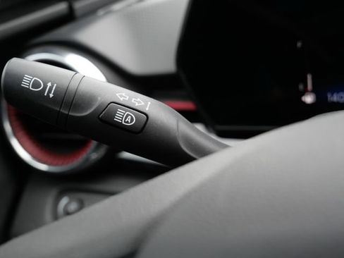 Used 2024 Chevrolet Trax RS w/ Sunroof Package FWD image 25