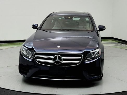 Used 2017 Mercedes-Benz E 300 4MATIC image 2
