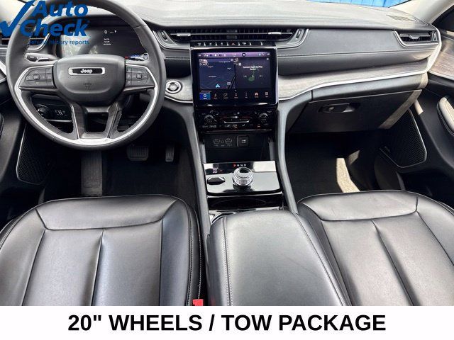 Used 2023 Jeep Grand Cherokee Limited w/ Trailer Tow Prep Group (B) AWD/4WD image 3