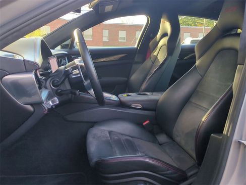 Used 2019 Porsche Panamera GTS image 23