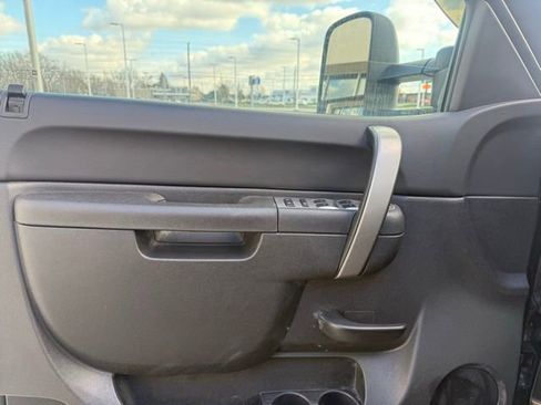 Used 2014 Chevrolet Silverado 2500 LT w/ Snow Plow Prep Package image 13