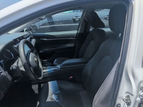 Used 2018 Toyota Camry LE FWD image 7