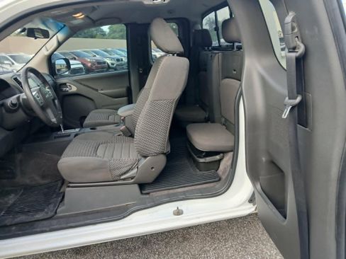 Used 2018 Nissan Frontier SV RWD image 7