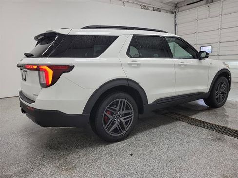 New 2026 Ford Explorer ST-Line image 3