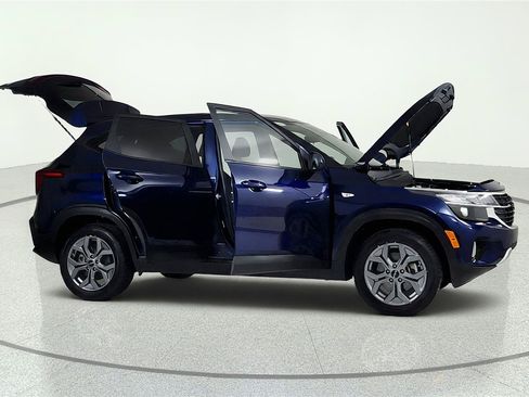 Used 2025 Kia Seltos LX AWD/4WD image 15