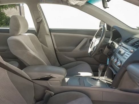 Used 2011 Toyota Camry LE image 16