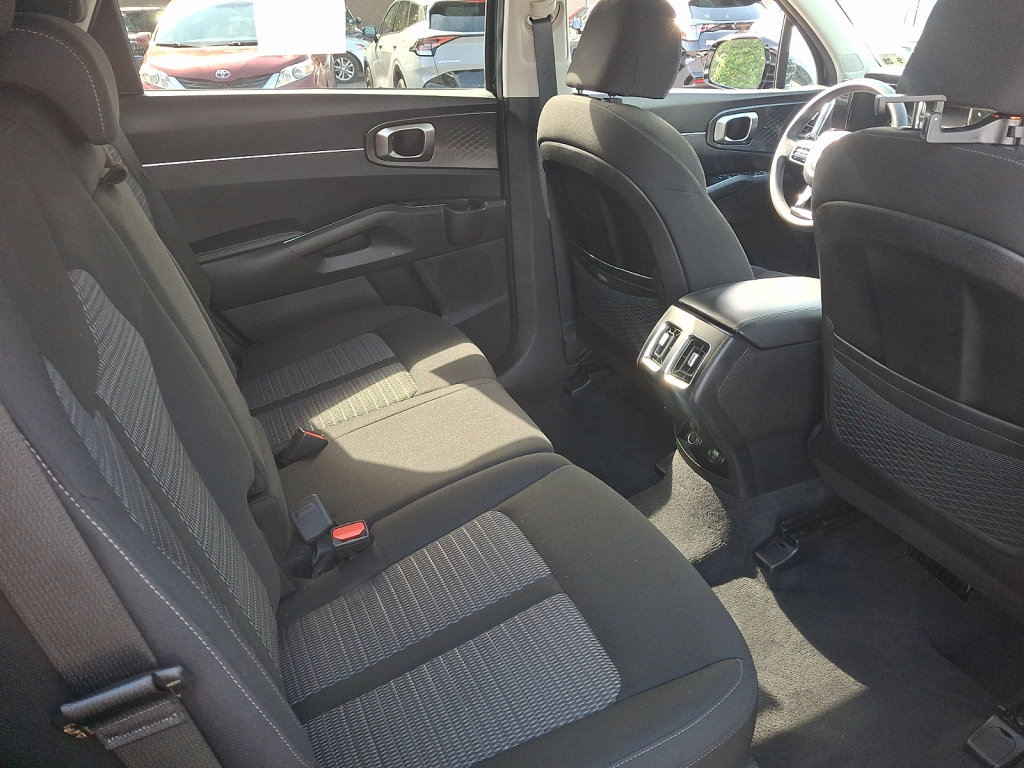 Used 2023 Kia Sorento LX FWD image 15