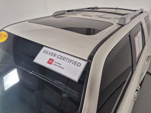 Certified 2017 Toyota 4Runner Limited AWD/4WD image 9