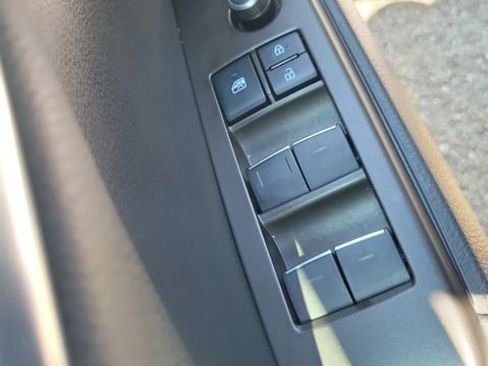 Used 2021 Toyota Camry XLE image 13