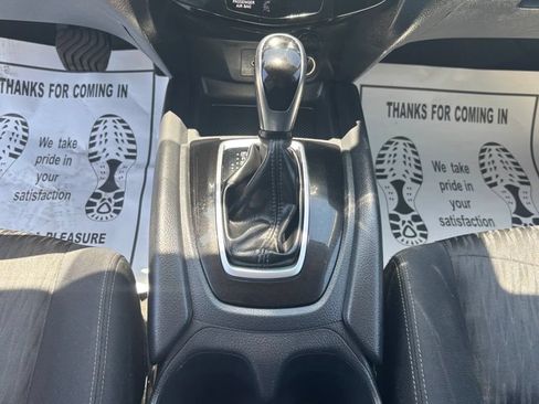 Used 2019 Nissan Rogue SV FWD image 16