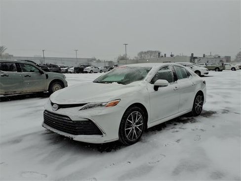 Certified 2023 Toyota Camry XLE image 3