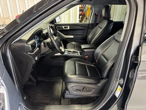 Used 2020 Ford Explorer XLT w/ Equipment Group 202A AWD/4WD image 27
