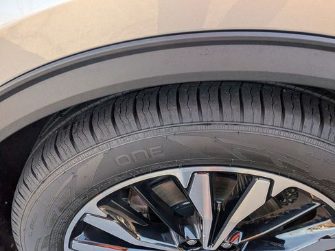 Used 2022 Ford Escape SE w/ SE Sport Appearance Package image 13