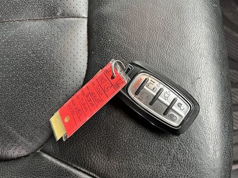 Used 2020 Chrysler Pacifica Touring-L w/ Advanced Safetytec Group FWD image 38