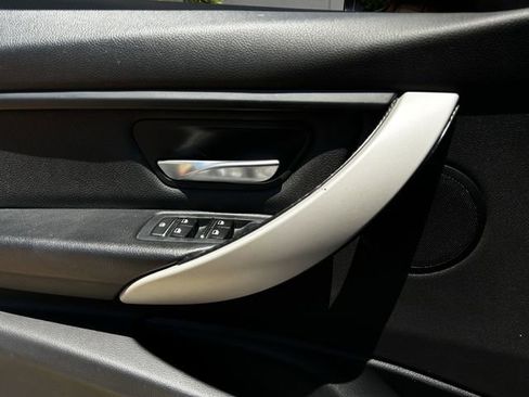 Used 2017 BMW 320i Sedan RWD image 25