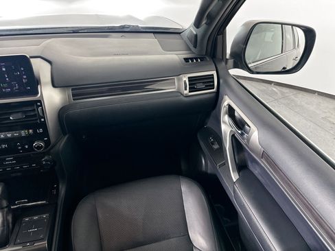 Used 2022 Lexus GX 460 Luxury w/ Accessory Package AWD/4WD image 31