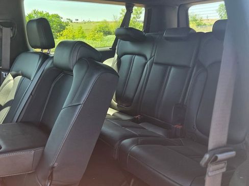 Used 2025 Jeep Wagoneer L Series II w/ 8-pass Seating Package AWD/4WD image 10