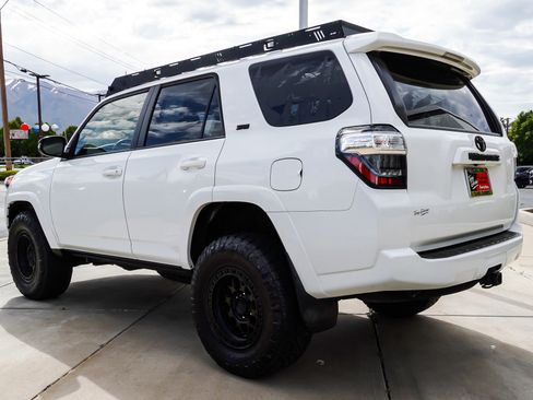 Used 2021 Toyota 4Runner SR5 Premium w/ Moonroof Package AWD/4WD image 6