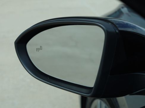 Used 2024 Volkswagen Jetta SE FWD image 9