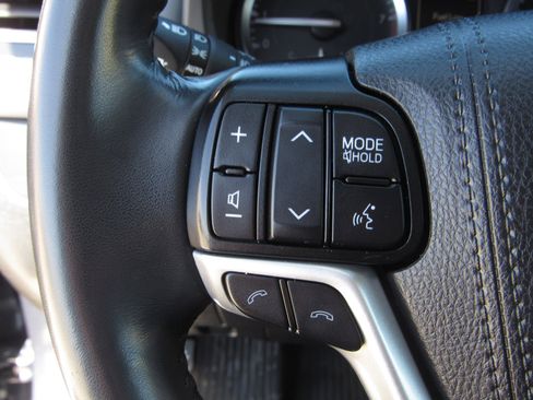 Used 2019 Toyota Highlander Limited image 27