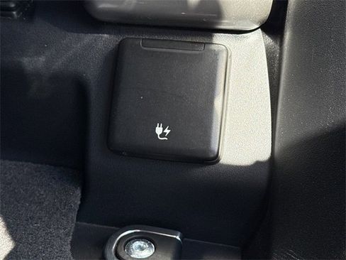 Used 2023 Land Rover Defender 130 First Edition image 13