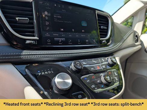 Used 2023 Chrysler Pacifica Touring-L FWD image 6