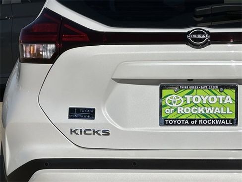 Used 2023 Nissan Kicks SR image 5