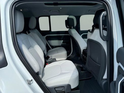 Certified 2025 Land Rover Defender 130 X-Dynamic SE image 11