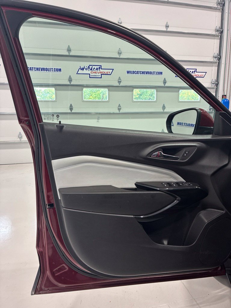 Used 2025 Chevrolet Trax LT FWD image 14
