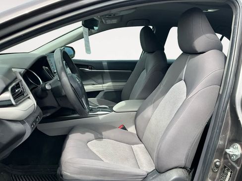 Used 2022 Toyota Camry LE image 10