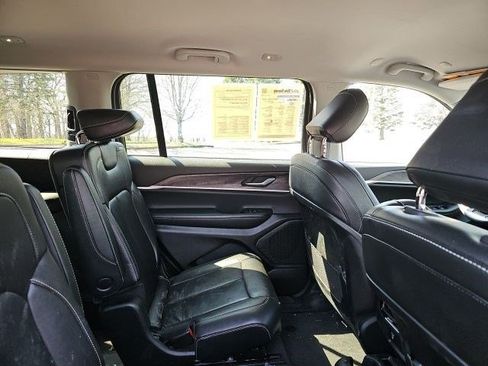 Used 2023 Jeep Grand Cherokee L Limited w/ Black Appearance Package image 16