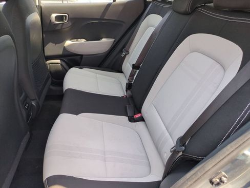 Used 2025 Hyundai Venue SEL FWD image 28