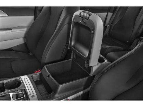 Used 2024 Kia Carnival LX FWD image 17