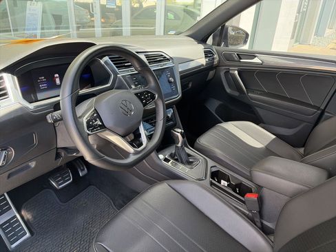 Used 2023 Volkswagen Tiguan SE R-Line image 7