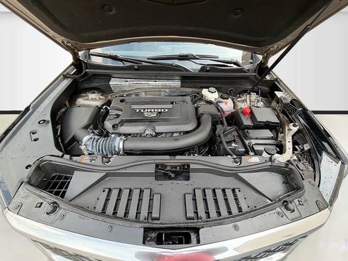 Used 2025 Cadillac XT4 Premium Luxury image 29