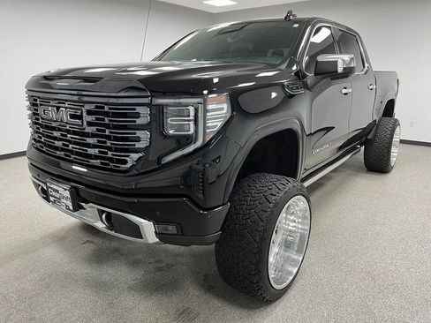 Used 2023 GMC Sierra 1500 Denali Ultimate AWD/4WD image 4